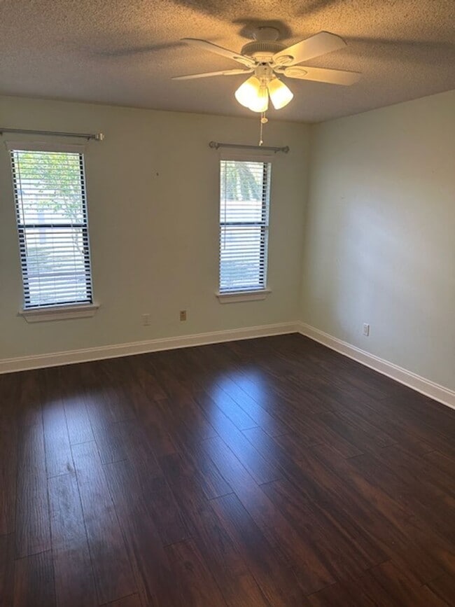Building Photo - Beautiful Home in desirable River Gate!!!