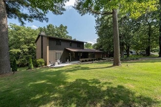 Building Photo - 884 Shrewsbury Ln