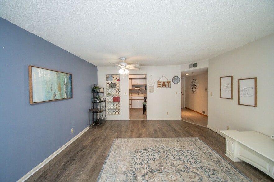 Building Photo - 2904 W 33rd St
