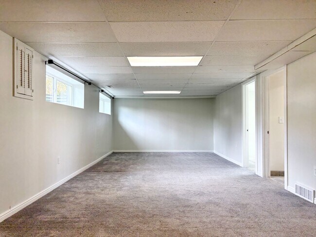 Building Photo - 856 E Park Mesa Way