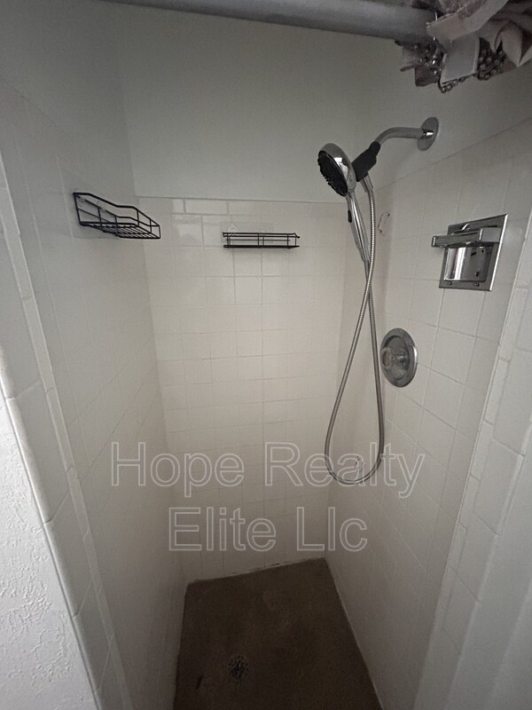 Building Photo - 1106 Querida Dr