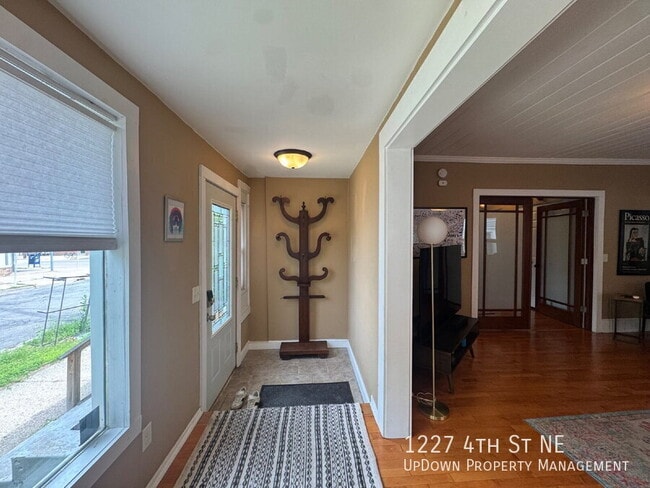 Building Photo - 1227 4th St NE