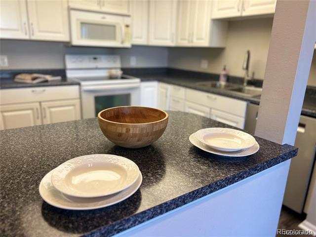 Building Photo - 13850 E Marina Dr