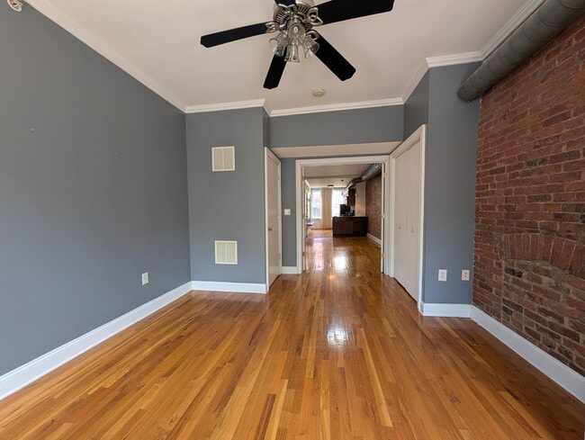 Building Photo - 208 6th St