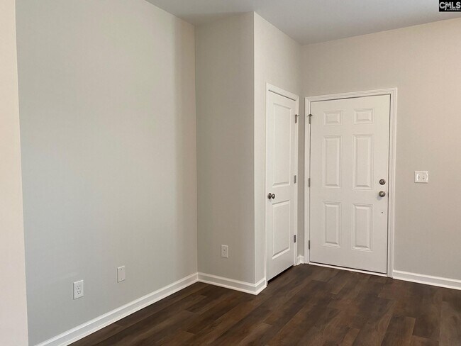 Building Photo - 220 Bluewing Dr