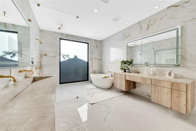 Building Photo - 34 SW 26th Rd