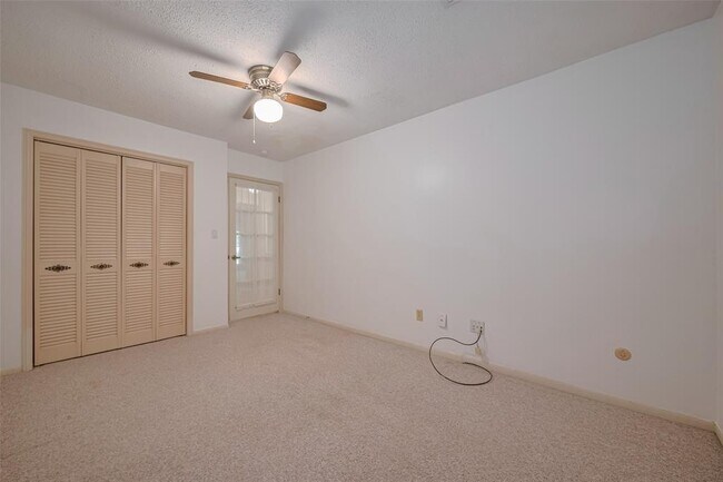 Building Photo - 15222 Torry Pines Rd
