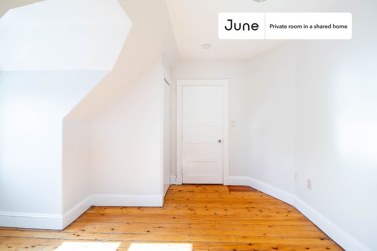 Building Photo - Room in Shared 7 bed/2 bath home