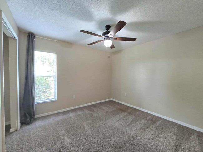 Building Photo - 696 Jessanda Cir