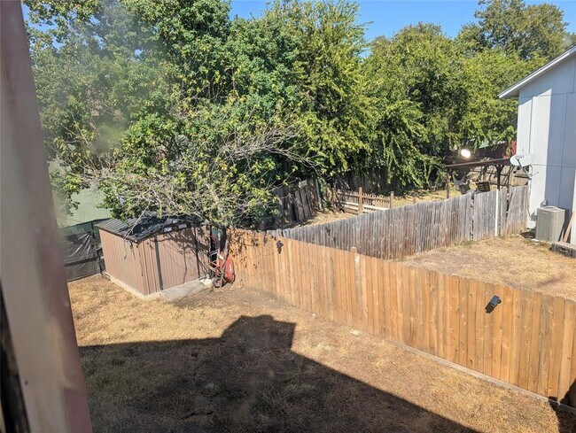 Building Photo - 1201 Doreen Ct