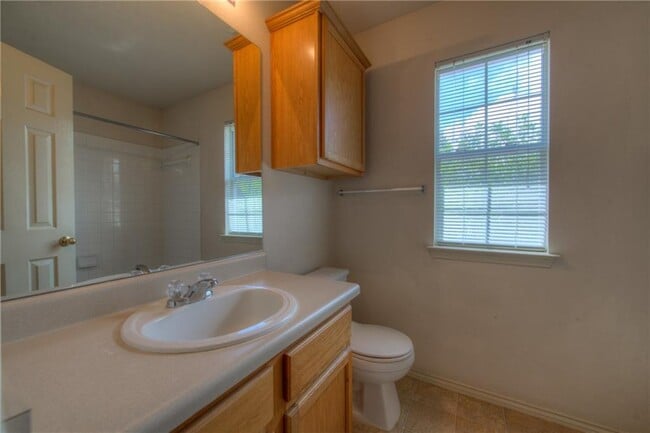 Building Photo - 411 Haupt