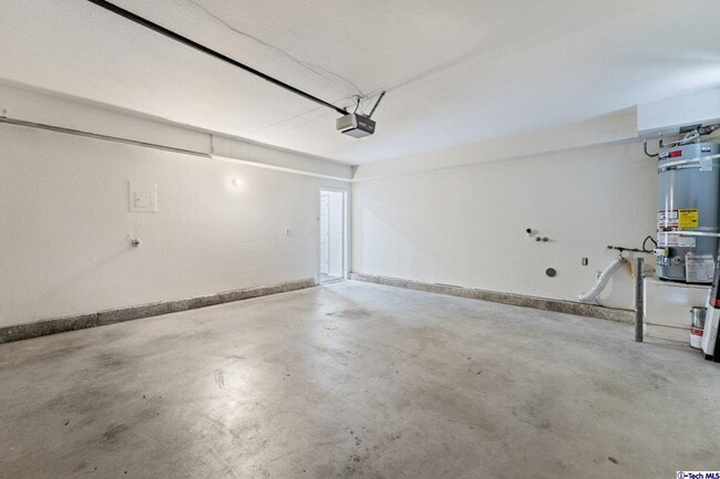 Building Photo - 731 E Cypress Ave