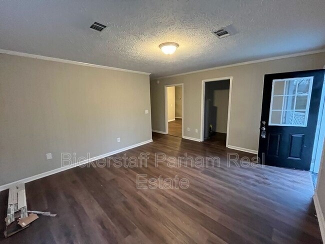 Building Photo - 403 Raintree St