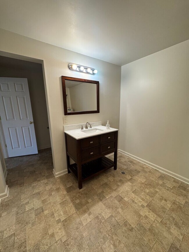 Building Photo - Townhouse for Rent