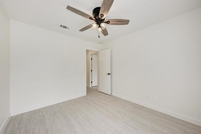 Building Photo - 4910 Wing Rd