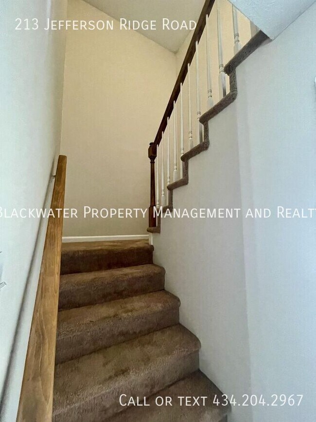 Building Photo - 213 Jefferson Ridge Rd