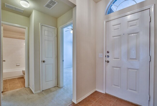 Building Photo - 2605 Monroe Dr