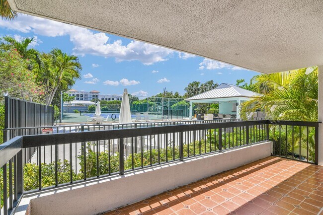 Building Photo - 277 N Ocean Blvd