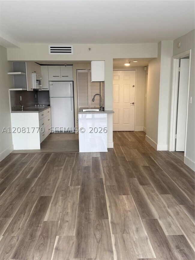 Building Photo - 540 Brickell Key Dr