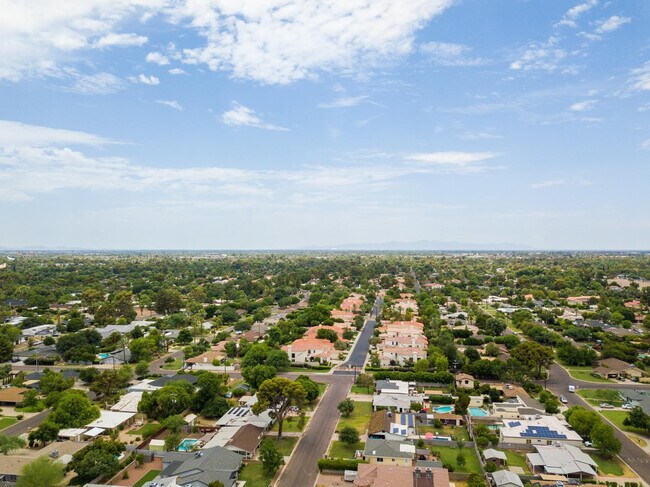 Building Photo - 510 E Belmont Ave