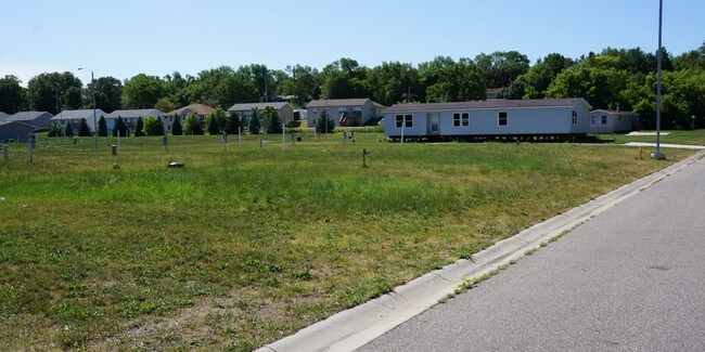 Building Photo - Thunderbird Village