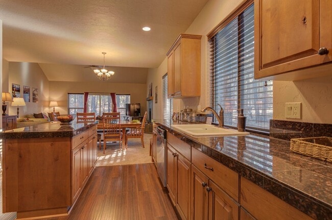 Building Photo - Seasonal Rental- Available through April 30, 2026