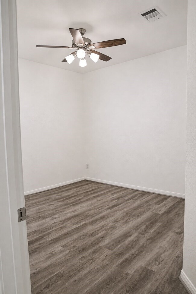 Building Photo - 31415 Whitcombe Summit Wy