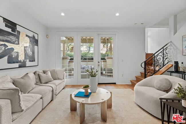 Building Photo - 5935 Playa Vista Dr