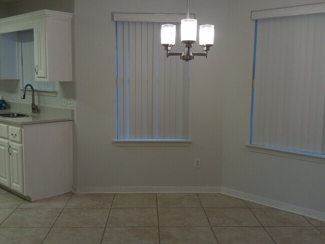 Building Photo - Large 3/2 Family Home that is Conveniently located off Blue Angel PKWY