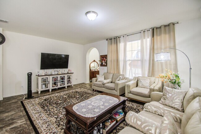 Building Photo - Cooley Station Stunning 3 bedroom!