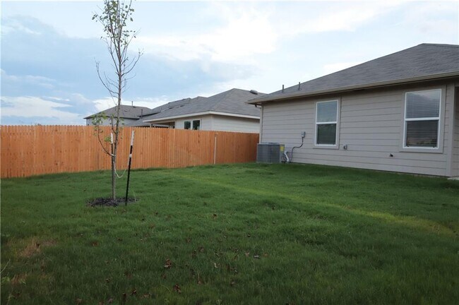 Building Photo - 3004 Tweedy Trail