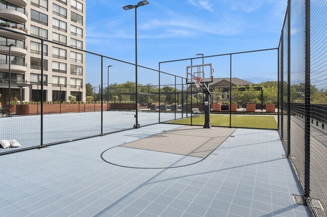 Building Photo - 2020 N Lincoln Park W