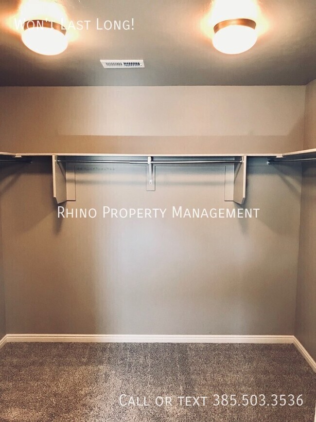Building Photo - 1385 Bridal Veil Dr