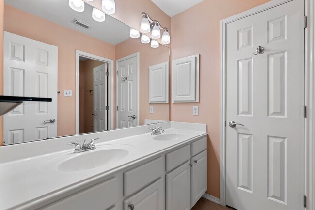 Building Photo - 18 Valley Mead Pl