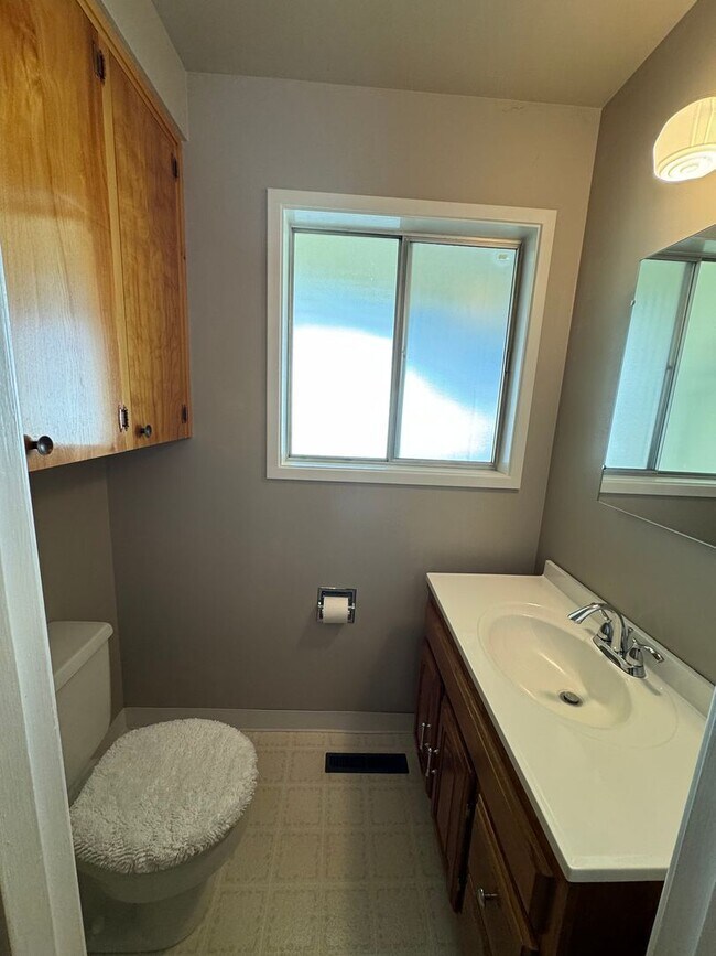 Building Photo - 4337 Lombard Dr