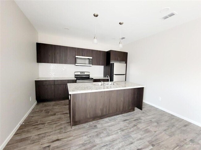 Building Photo - 7107 N 59th Ln