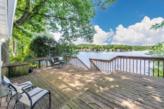 Building Photo - 21 E Shore Rd