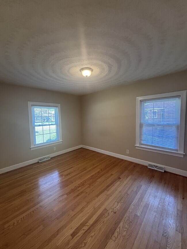 Building Photo - "Charming Single Family Home in Portsmouth – 1521 Sq Ft of Comfortable Living!"
