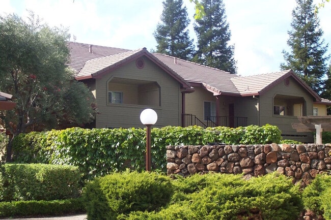 Building Photo - Cobble Creek