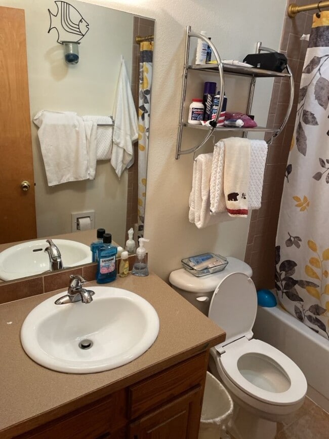 Building Photo - Woodworks Townhomes--Large 2 Bedroom/2Bath Unit on the Bus Route