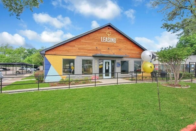 Building Photo - 4401 Glenview Ct