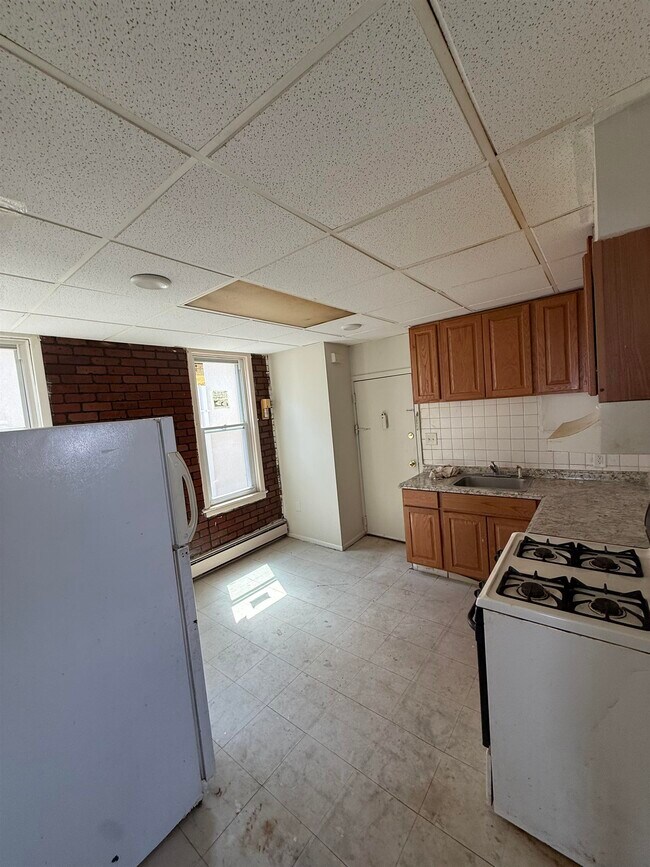 Building Photo - 133 W 20th St