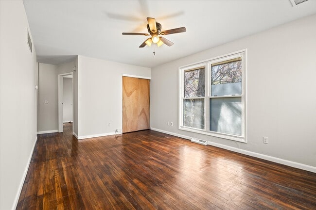 Building Photo - Mohican Ave