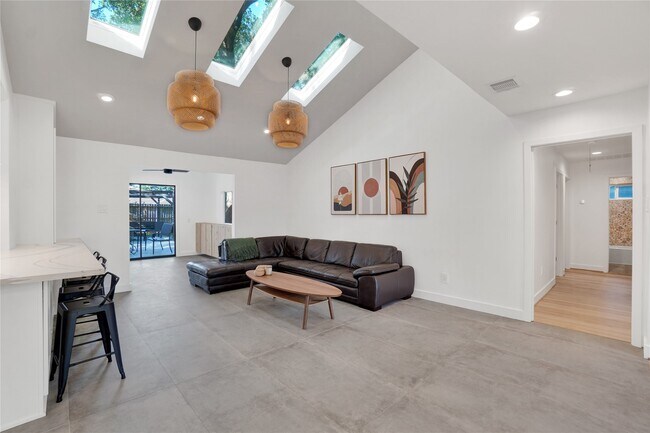 Building Photo - 5226 Kinglet St