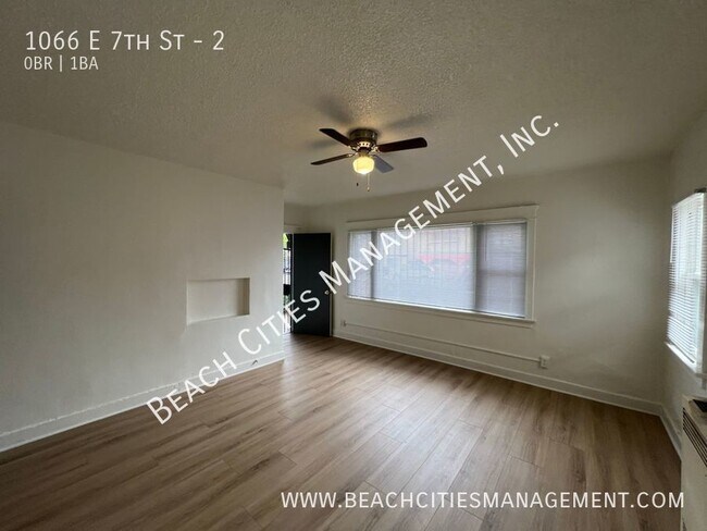 Building Photo - 1066 E 7th St