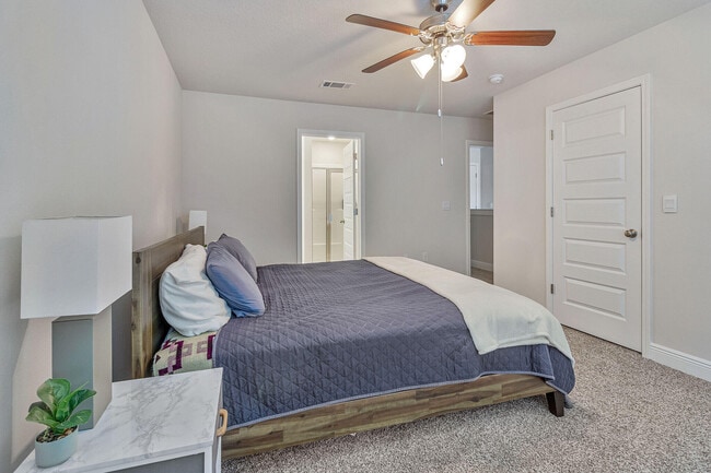 Building Photo - 1022 McLaren Cir