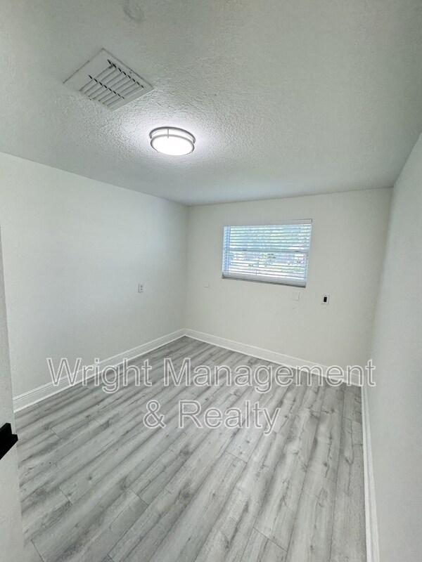 Building Photo - 9815 N 16th St