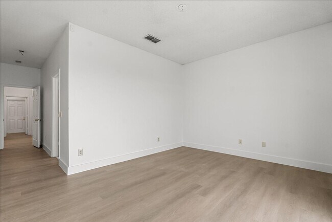 Building Photo - Stunning 4-Bedroom Lakefront Pool Home in Bridgeview at Meadow Woods