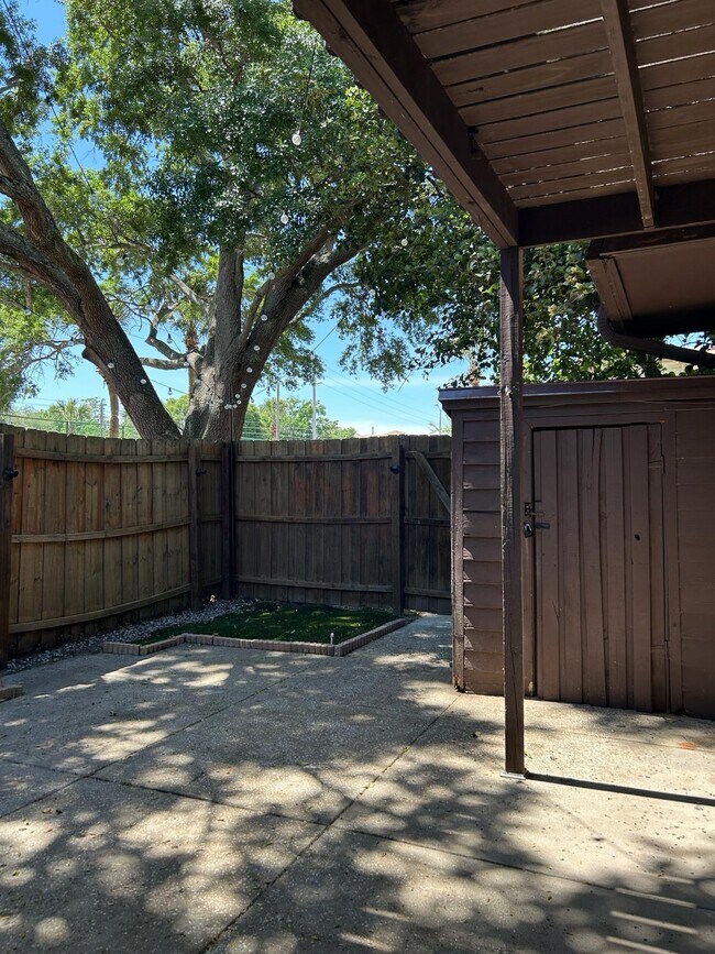 Building Photo - 609 Olympic Dr