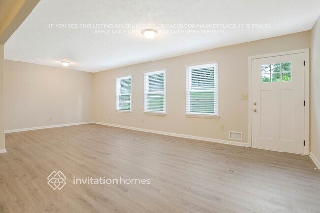 Building Photo - 246 Sandra Dr NW